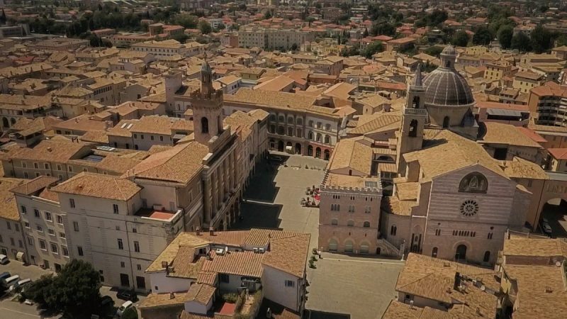 WEEKEND IN UMBRIA: FOLIGNO – RASIGLIA – SPELLO  07/08 maggio 2022